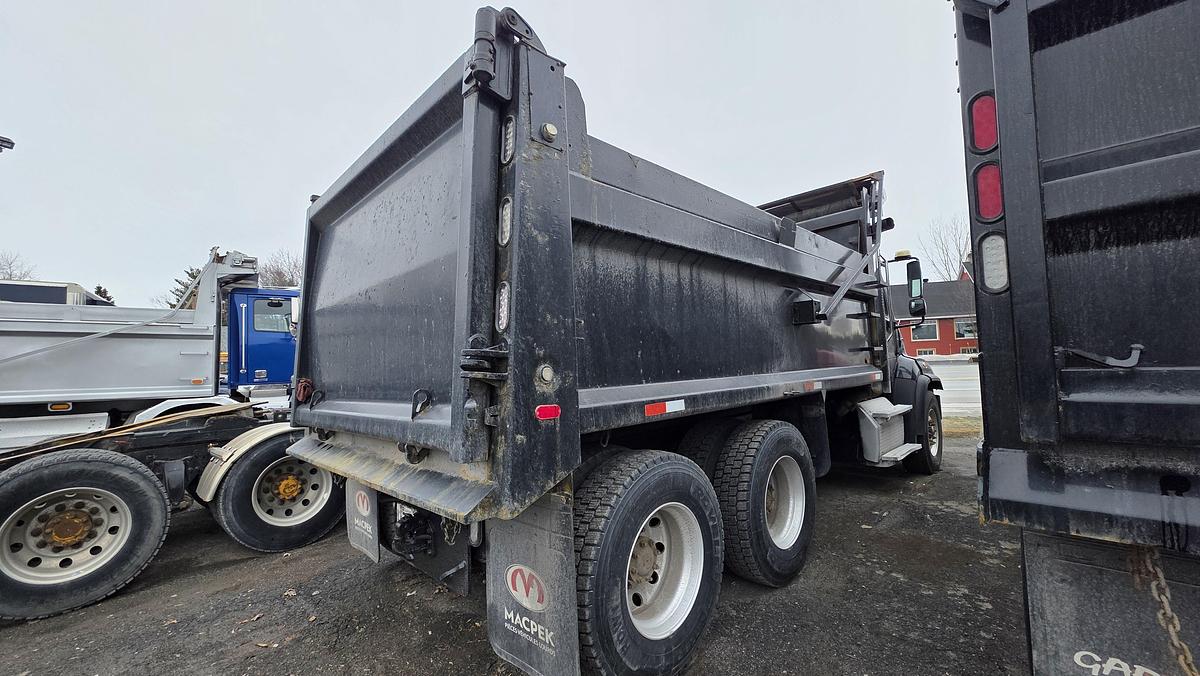 Used 2017 Freightliner SD114