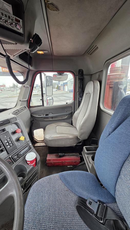 Used 2006 Freightliner Columbia