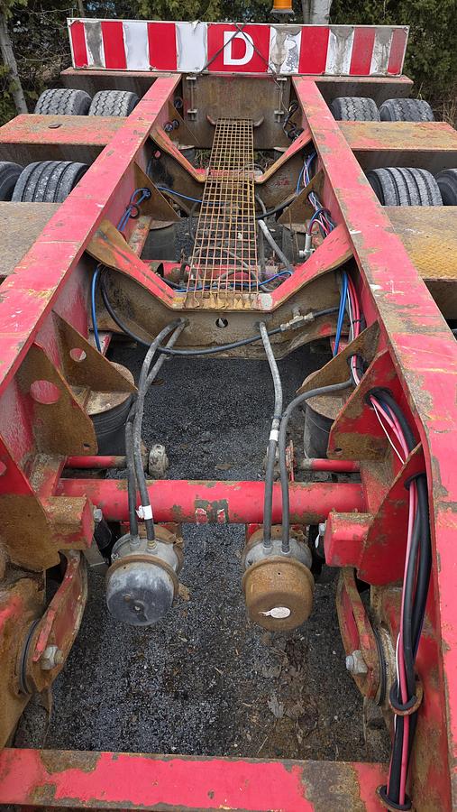 Used 2011 Pitts 24 Feet / 3 axles Lowboy