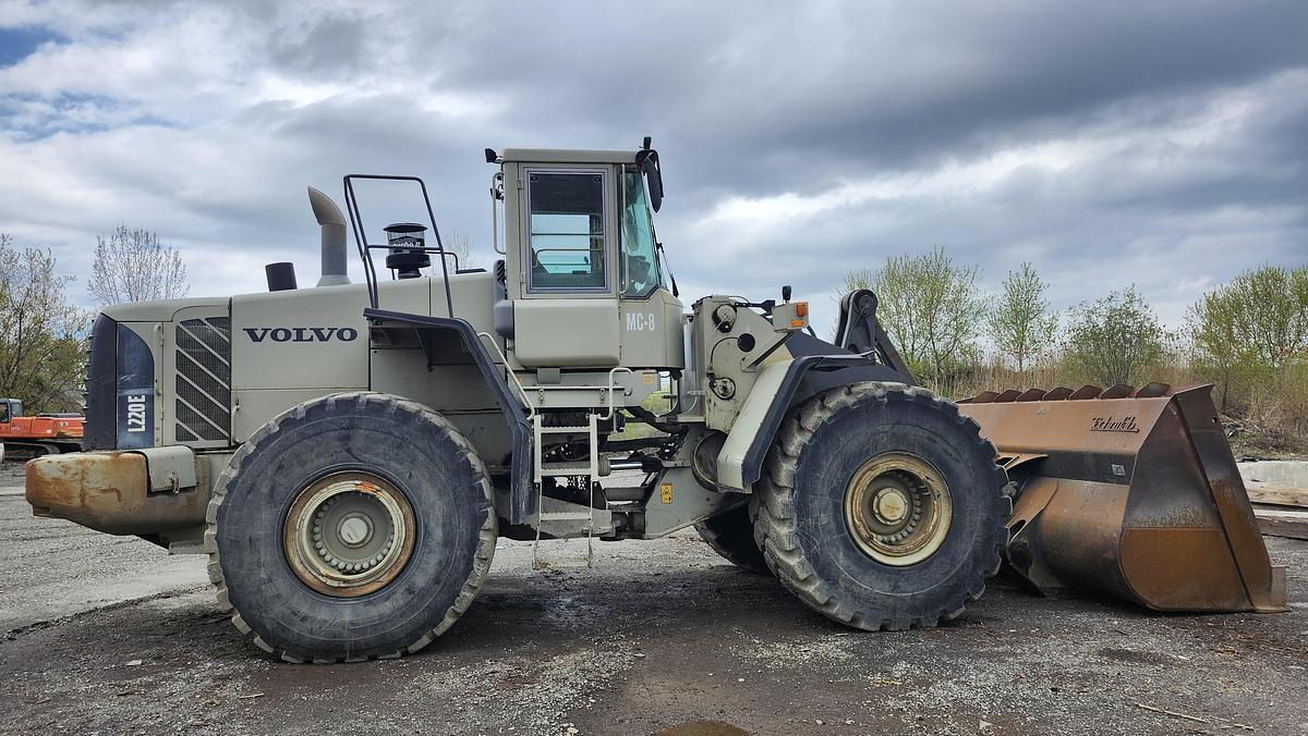 Used 2006 Volvo L220E