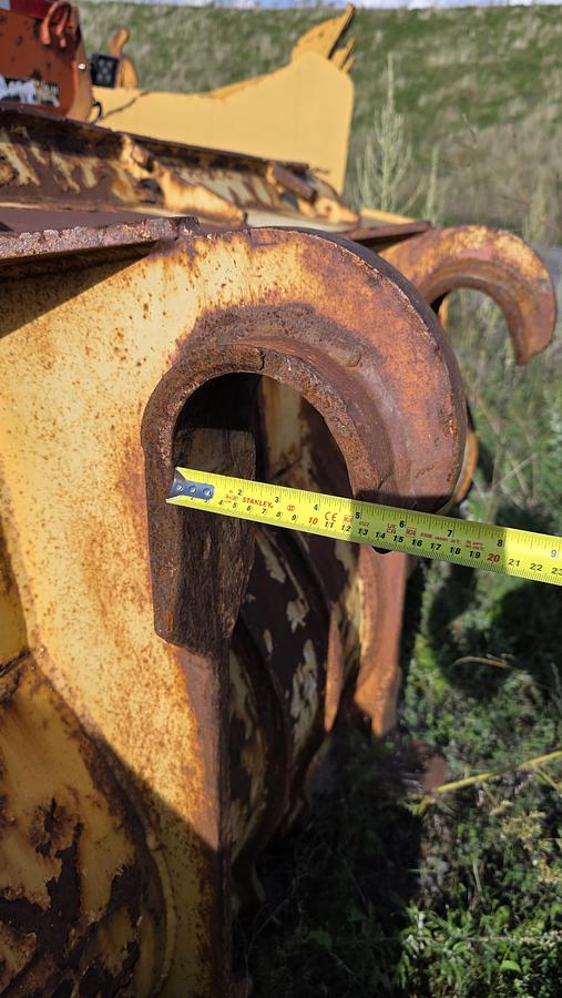 Used Caterpillar 100 po / in