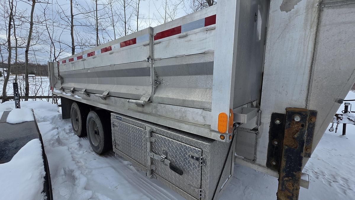 Used 2021 JGM 2 axles / Dump / 14 x 8