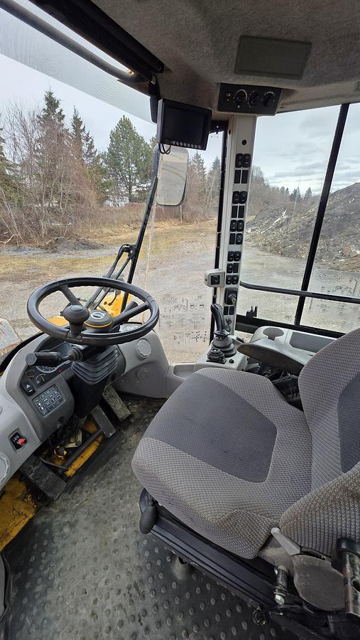 Used 2015 Volvo L90H