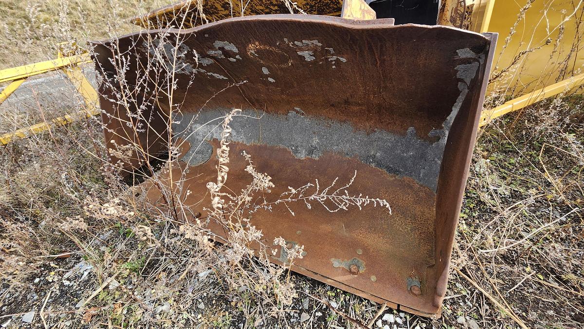 Used Caterpillar 102" Bucket