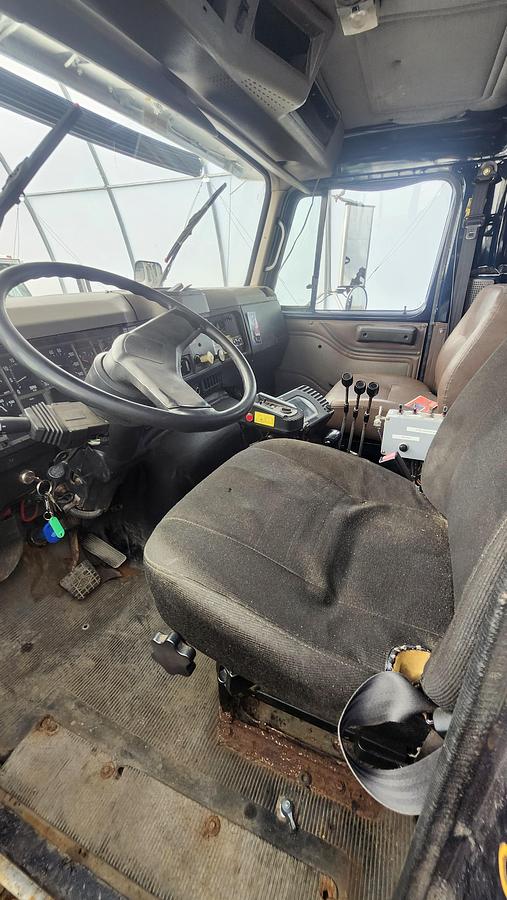 Used 2002 International 2674