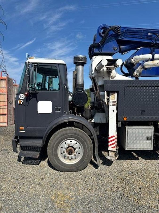 Used 1996 Putzmeister 28m on 2001 Volvo