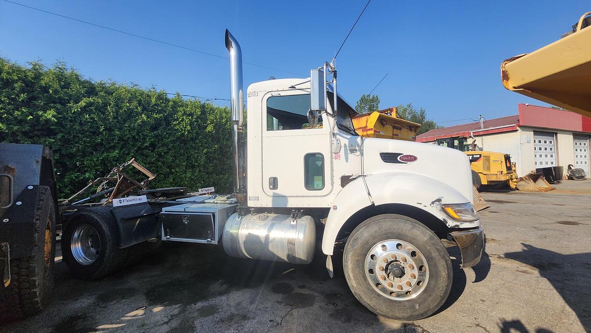 Used 2009 Peterbilt 348