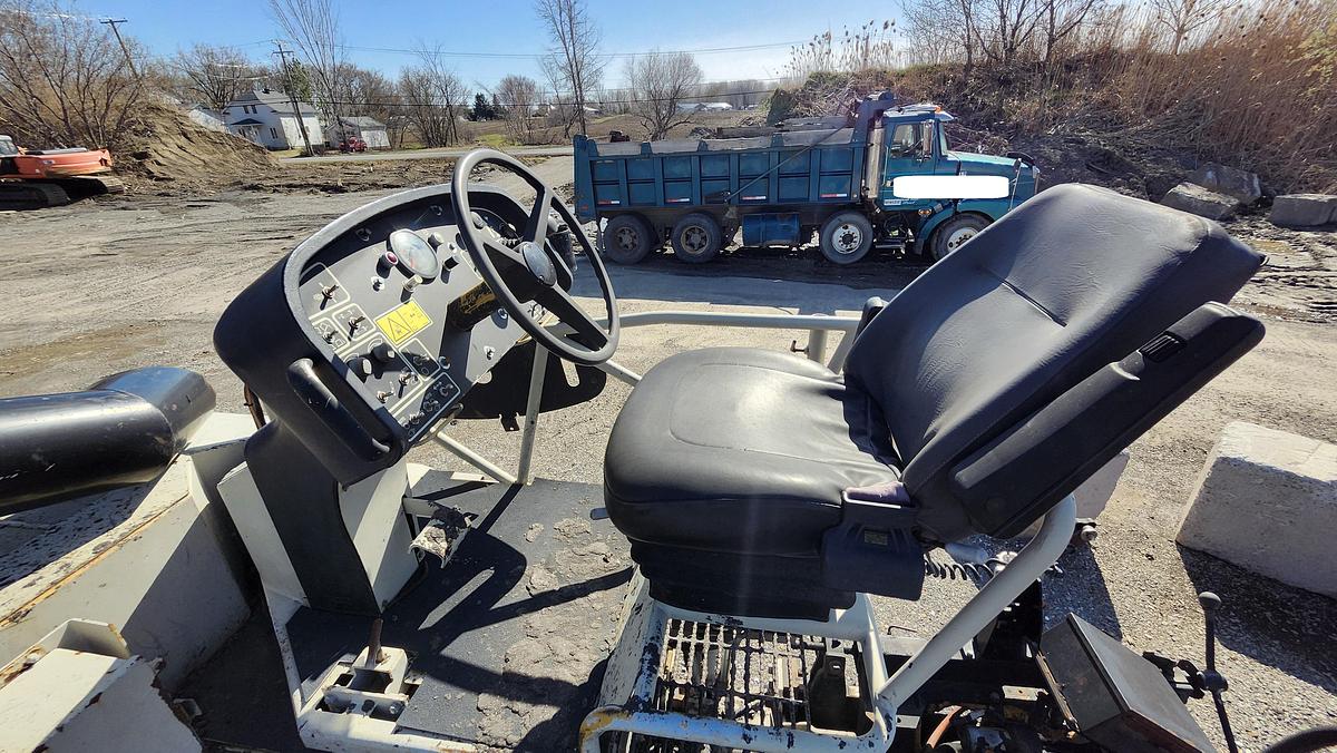 Used 2010 Caterpillar AP-1055D