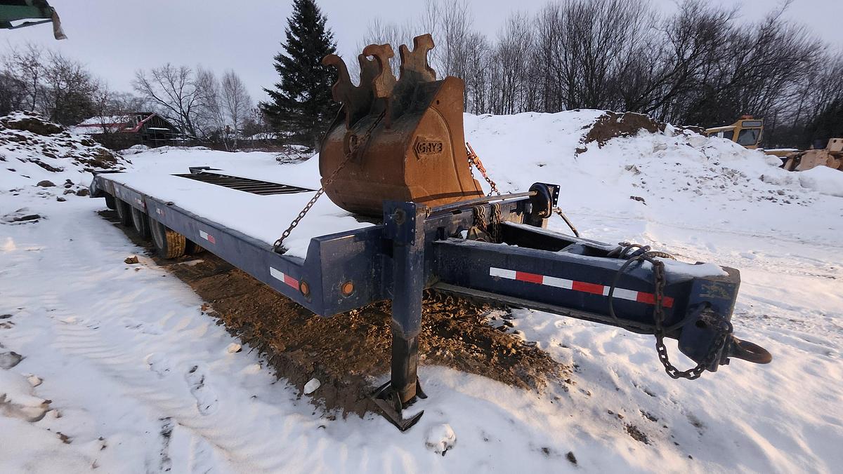 Used 2004 Landoll 3 axles / 24 + 5 feet