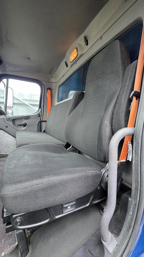 Used 2016 Freightliner Cube 22 feet