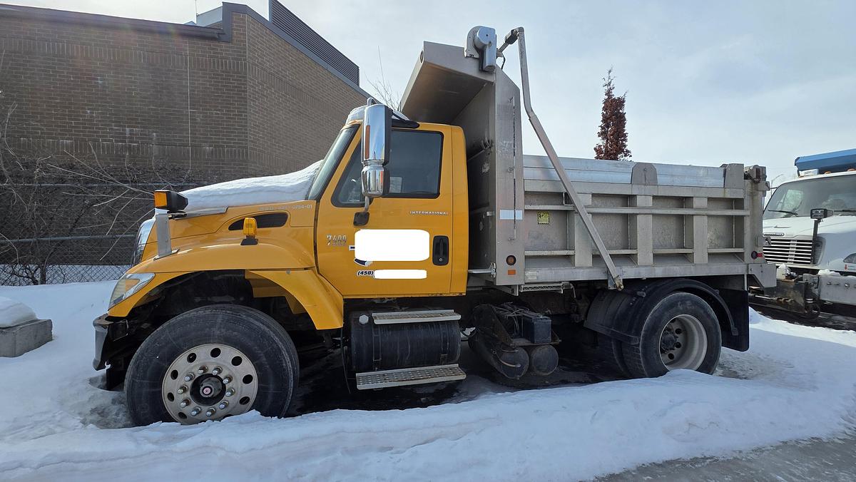 Used 2002 International 7400