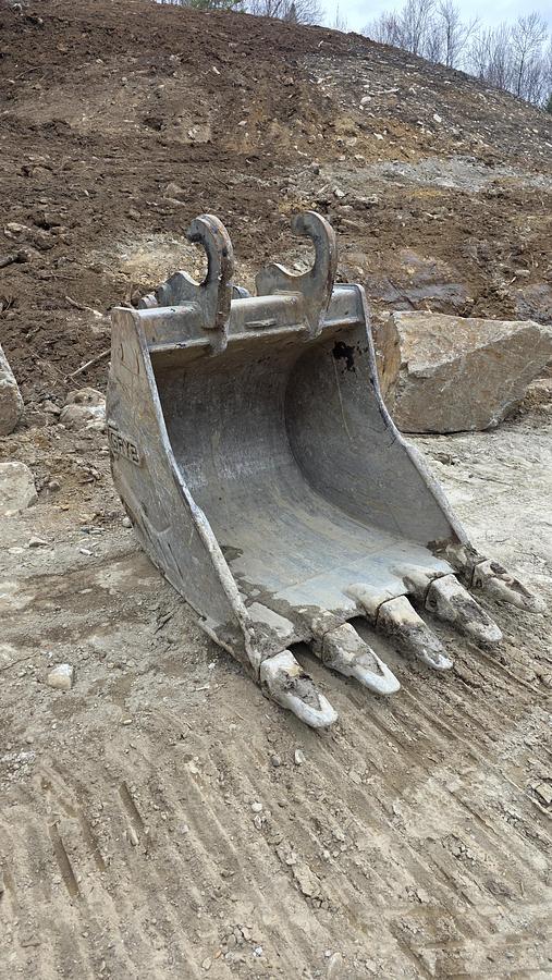 Used 2021 Caterpillar 325-07