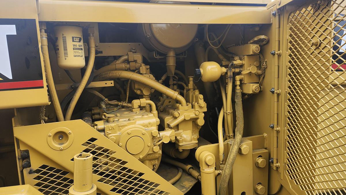 Used 2003 Caterpillar AP-1055B