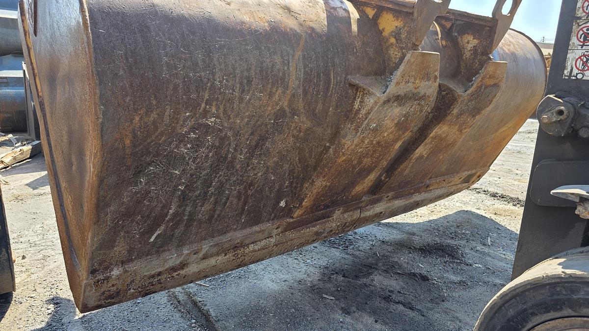 Used Caterpillar 112″ Bucket