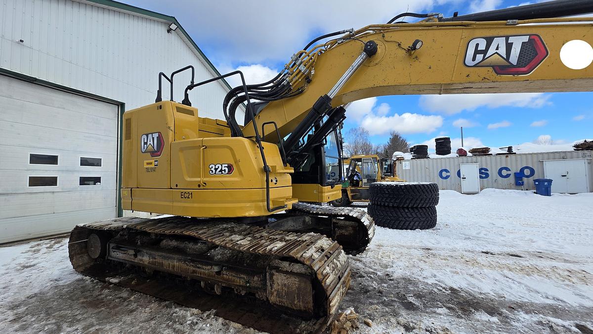 Used 2021 Caterpillar 325-07