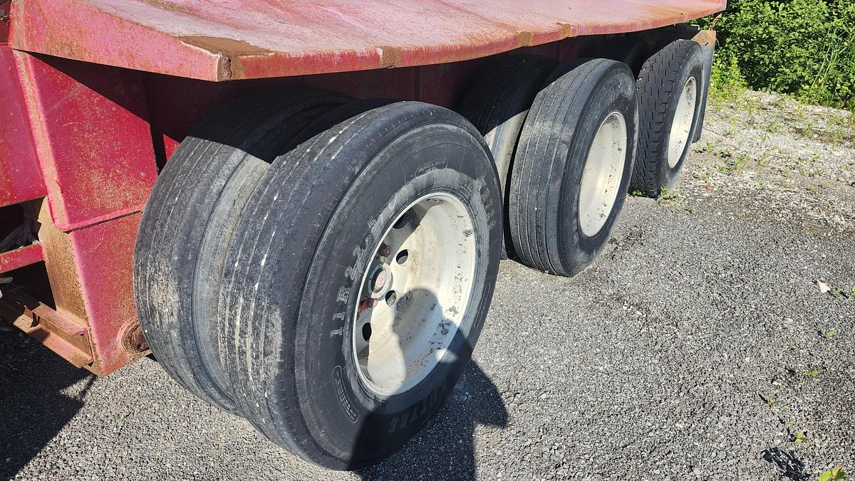 Used 1999 Red River LB439 / 4 axles strap trailer