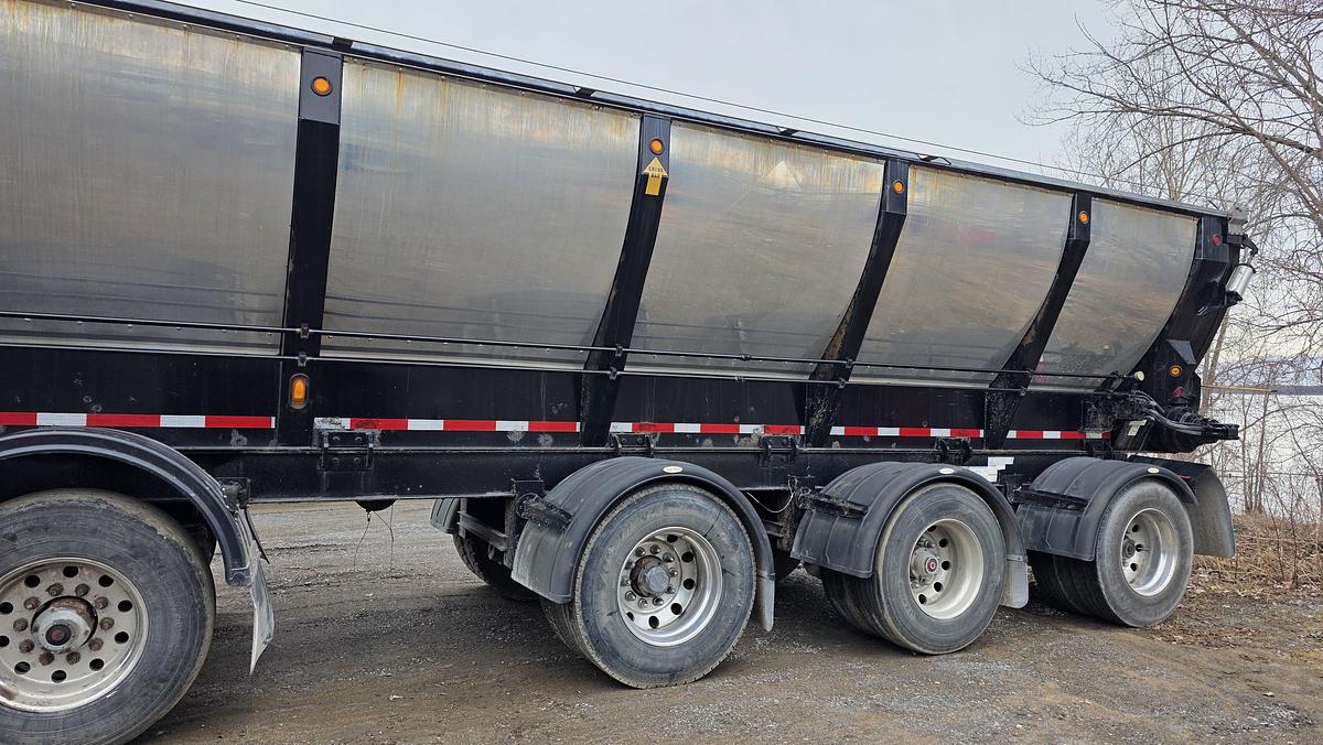 Used 2020 Trout River 4 axles Live Bottom