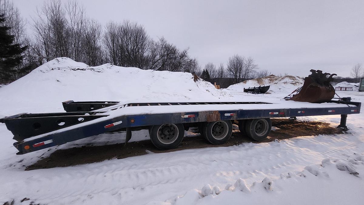 Used 2004 Landoll 3 axles / 24 + 5 feet