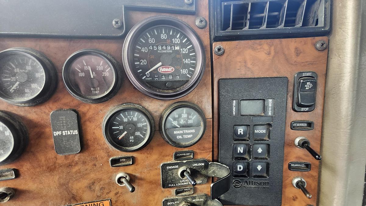 Used 2009 Peterbilt 348