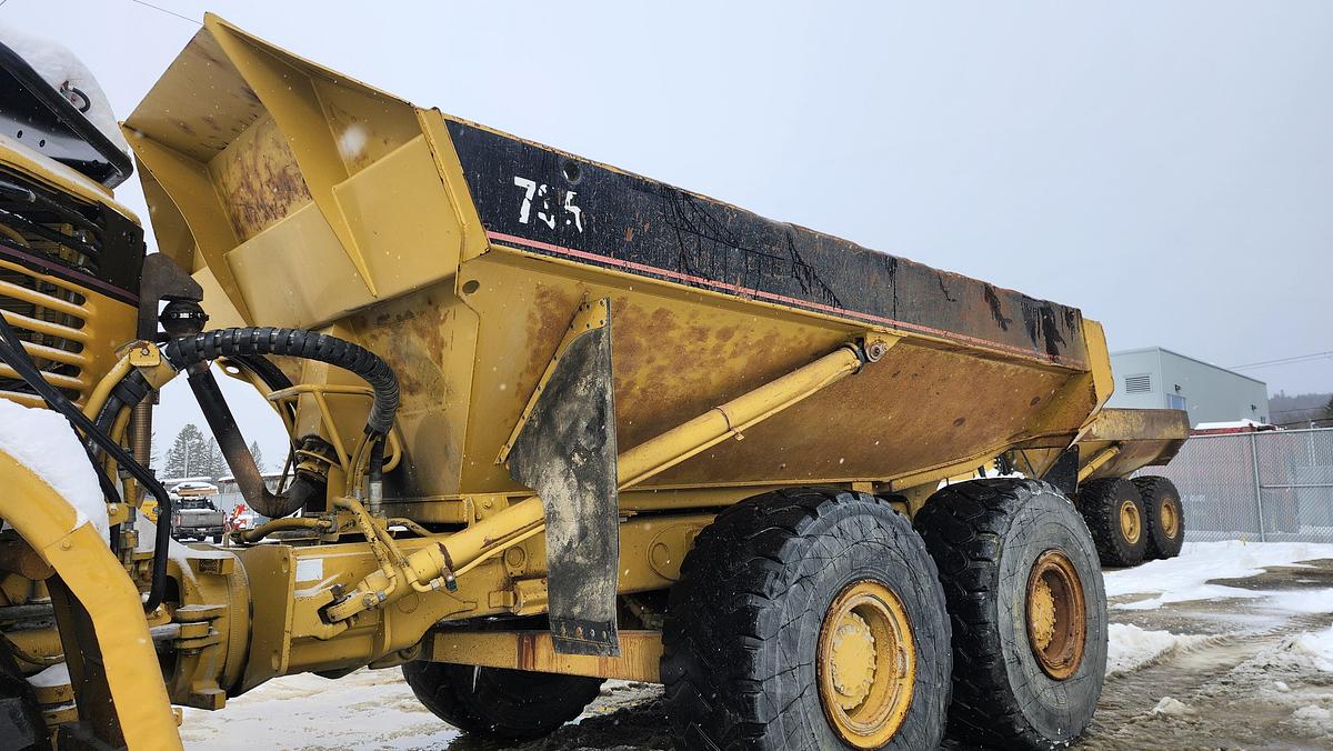 Used 2001 Caterpillar 735