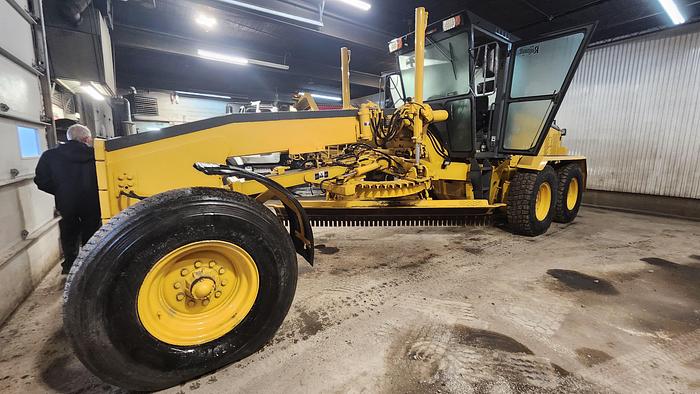 Used 2003 Volvo G720B