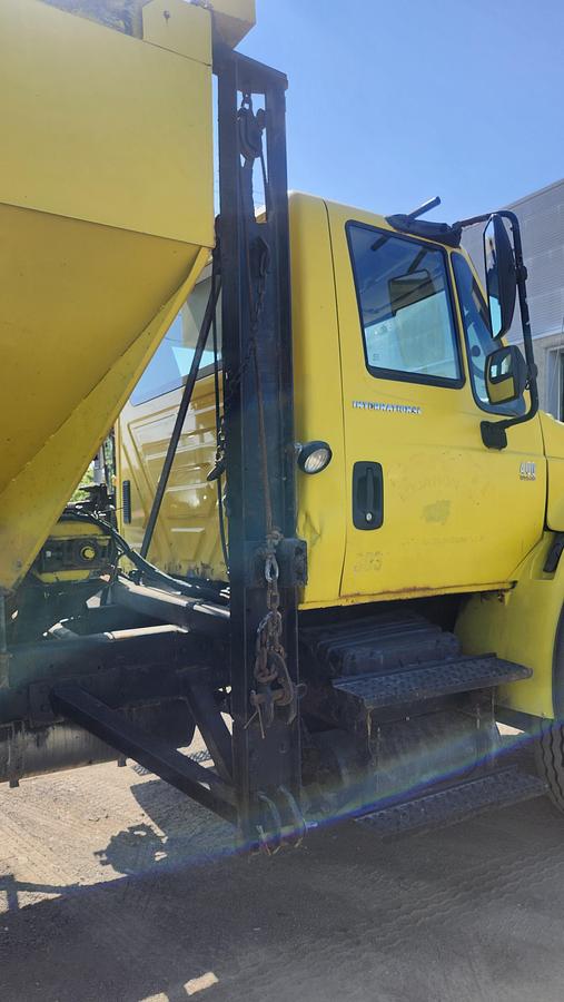 Used 2004 International 4400