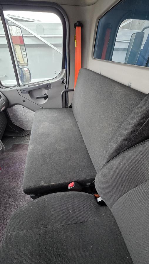 Used 2016 Freightliner Cube 22 feet