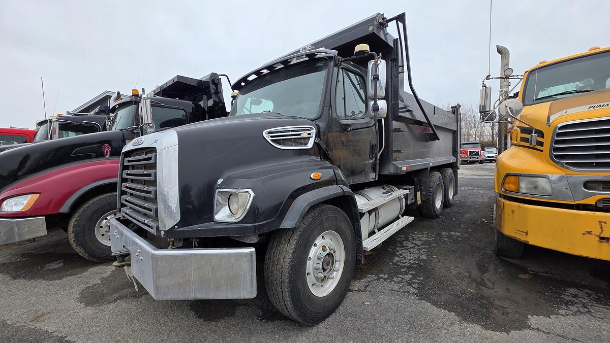 Used 2017 Freightliner SD114