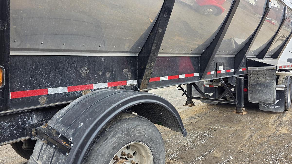 Used 2020 Trout River 4 axles Live Bottom