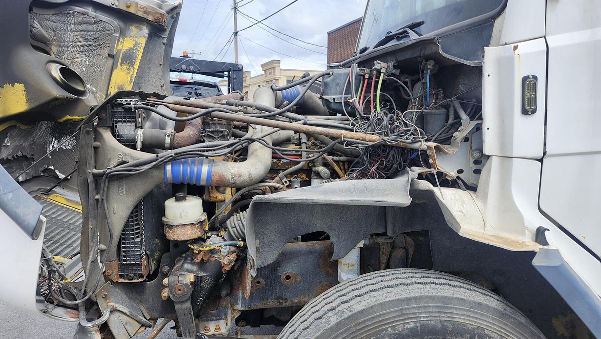 Used 2003 Freightliner FL112