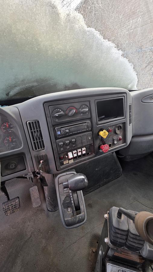 Used 2002 International 7400