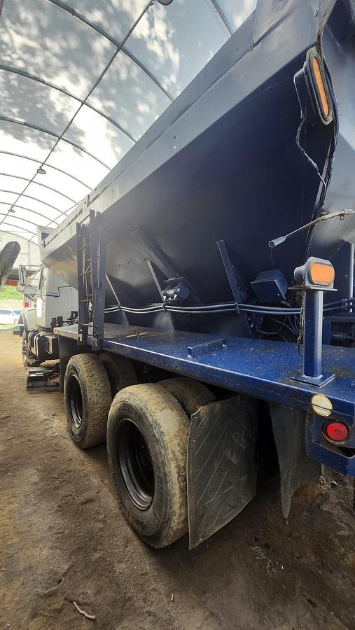 Used 2002 International 2674