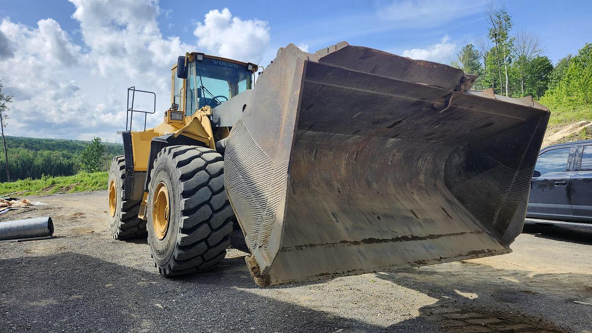 Used 2005 Volvo L220E