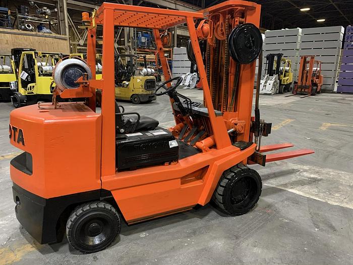 Used 8,000 POUND TOYOTA MODEL FGC40 FORKLIFT TRUCK
