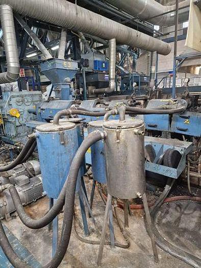 Used 1997 MARIS 2 X 92 mm. 40 L/D 2 degasing pumps