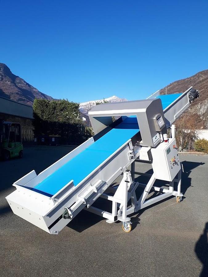 CONVEYOR BELTS, rubber, PVC, shutter type