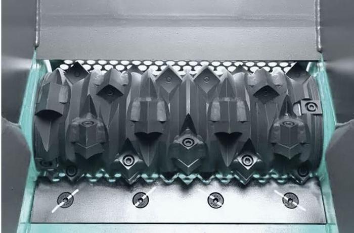 SINGLE SHAFT SHREDDER 1.500 mm 90 kW
