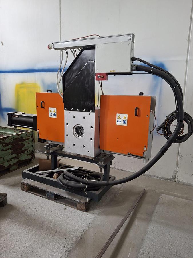Refurbished BD PLAST SCREENCHANGER 300mm.
