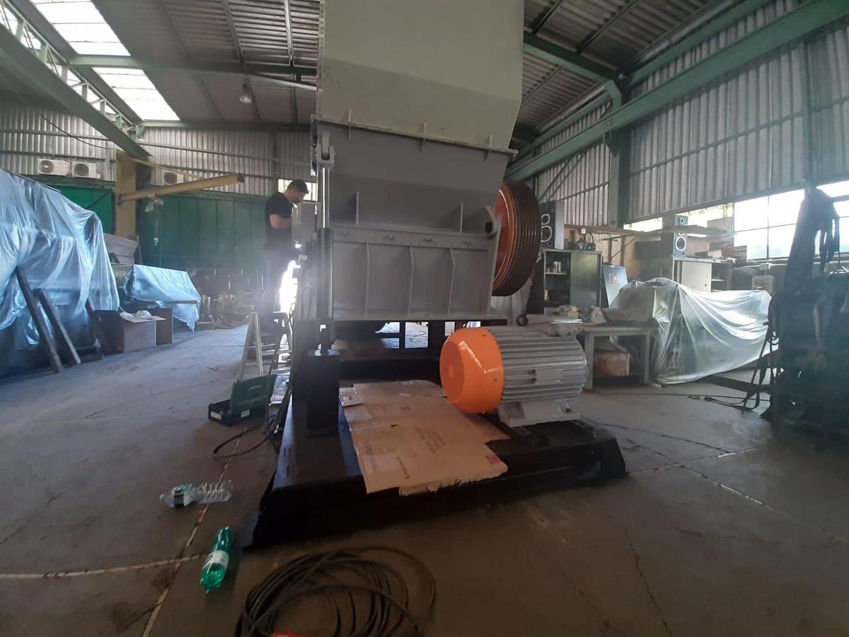 Refurbished 2005 PELLIZZOLI Heabìvy duty granulkator 1.500 mm (59") 132 kW