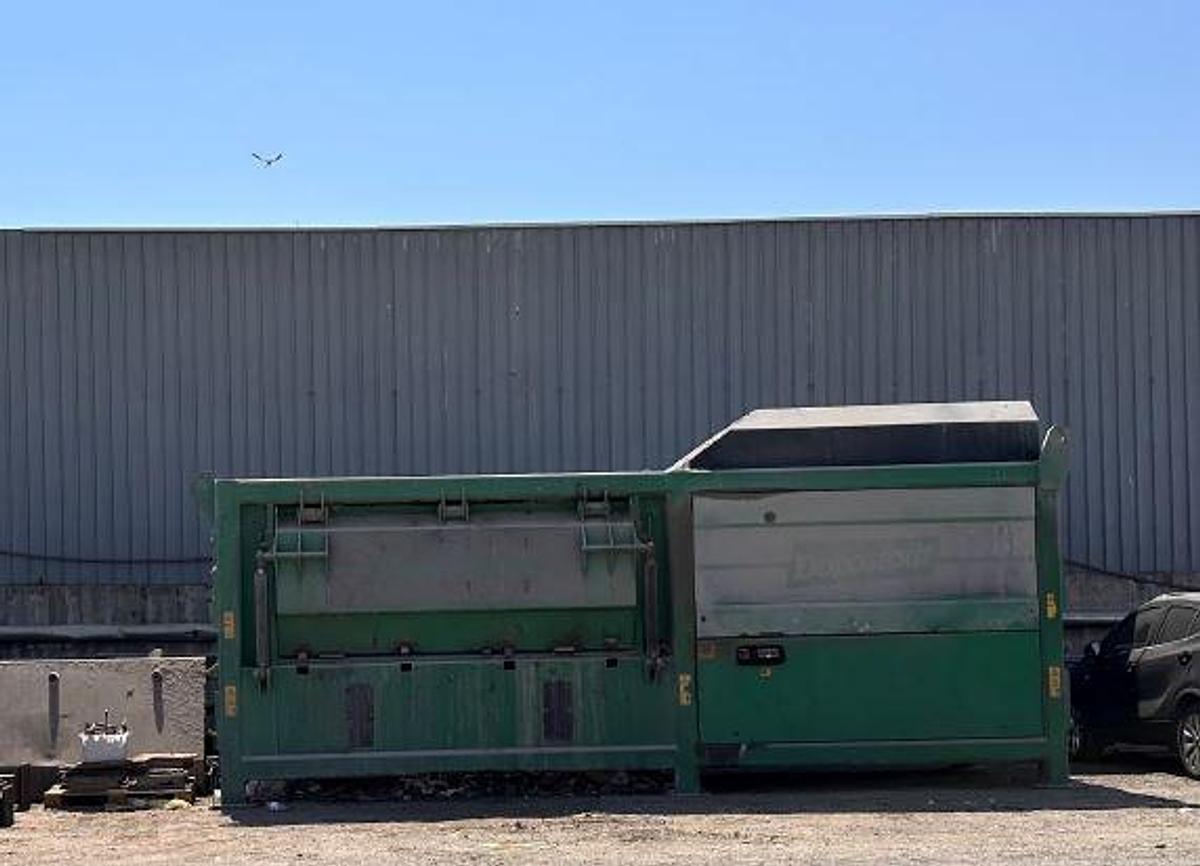 Used 2012 DOPPSTADT dual shaft shredder DW 306 Ceron
