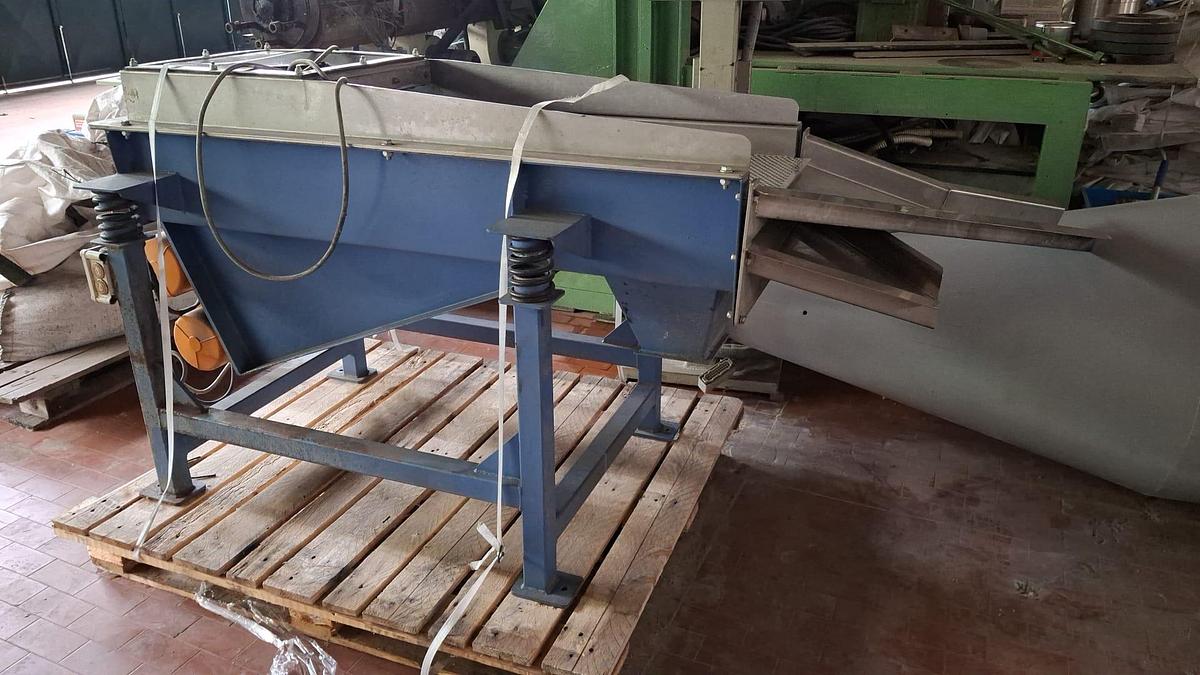 Refurbished vibrating screen, 1300x420 x 900 3 ways, reconditioned