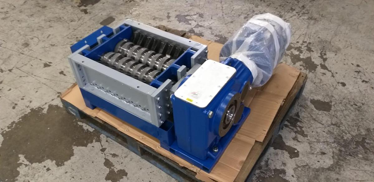 ITALIAN TWIN SHAFT SHREDDER 400 mm for PCB, documents, credit cards, etc.