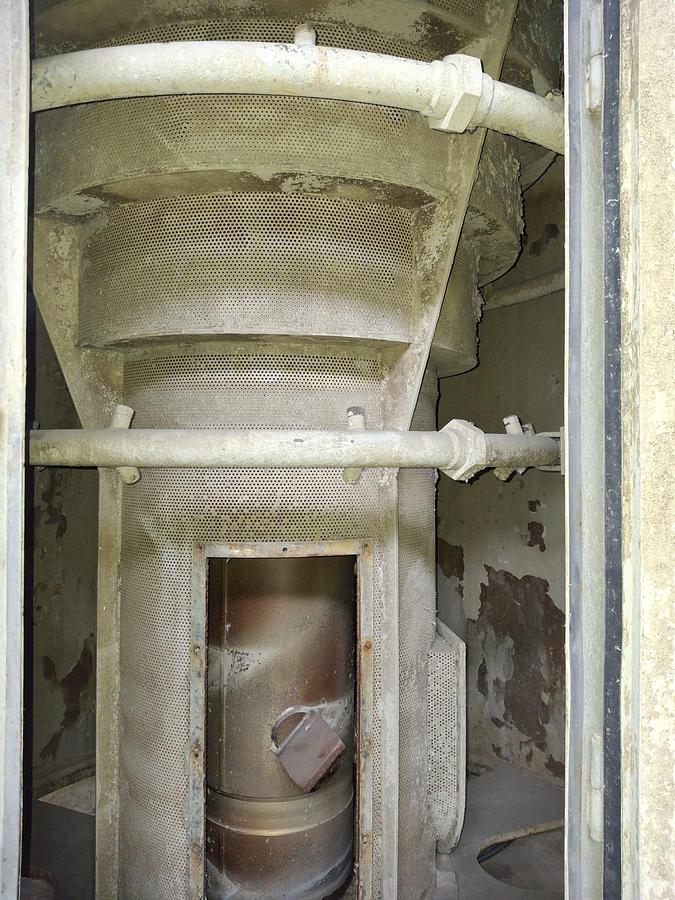 Used AMUT CENTRIFUGAL DRYER