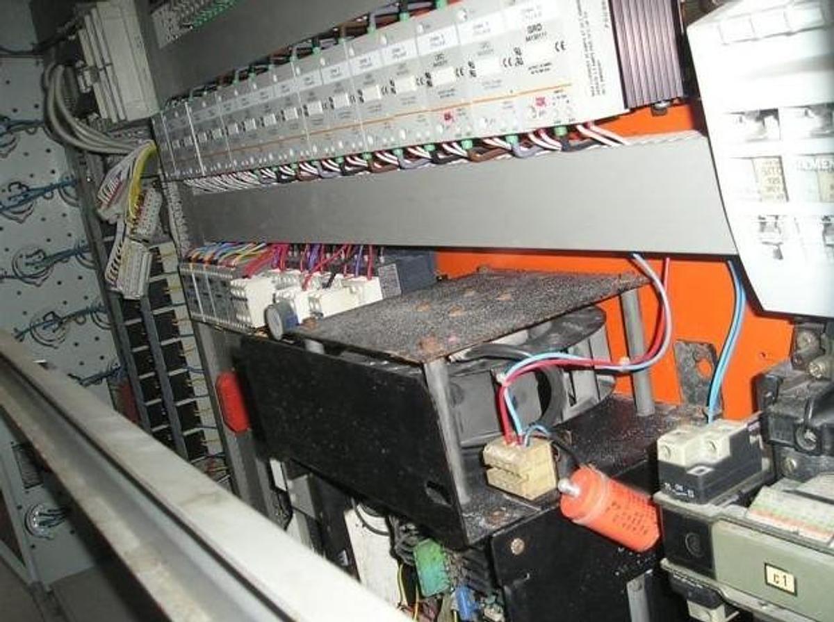 Refurbished KRAUSS MAFFEI KMD90 twin screw priofile extruder