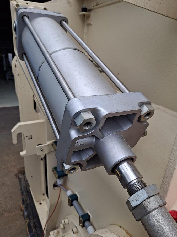 Refurbished vecoplan vaz 2500 HiTorque MNF-T 247 kw or 203 kw drive top ram reconditioned - Atex