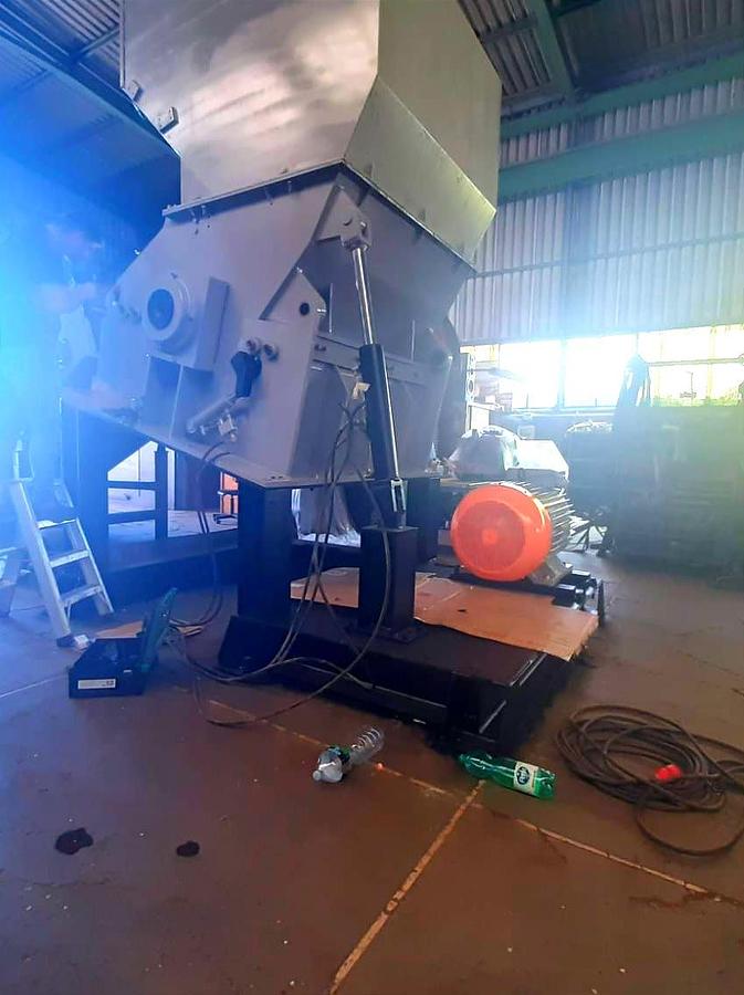 Refurbished 2005 PELLIZZOLI Heabìvy duty granulkator 1.500 mm (59") 132 kW