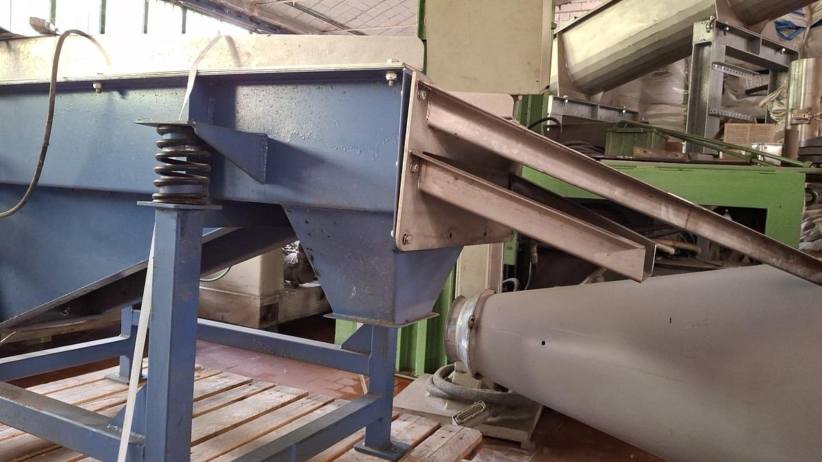 Refurbished vibrating screen, 1300x420 x 900 3 ways, reconditioned