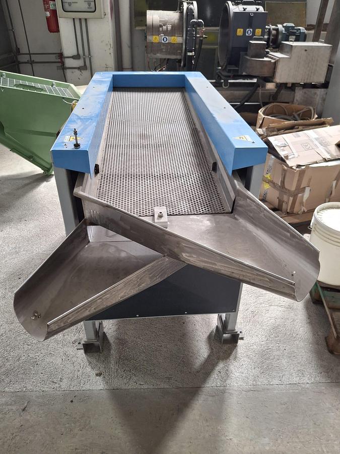 Refurbished Vibrating-screen-tecnova-3-outlets-stainless-steel-trays-reconditioned