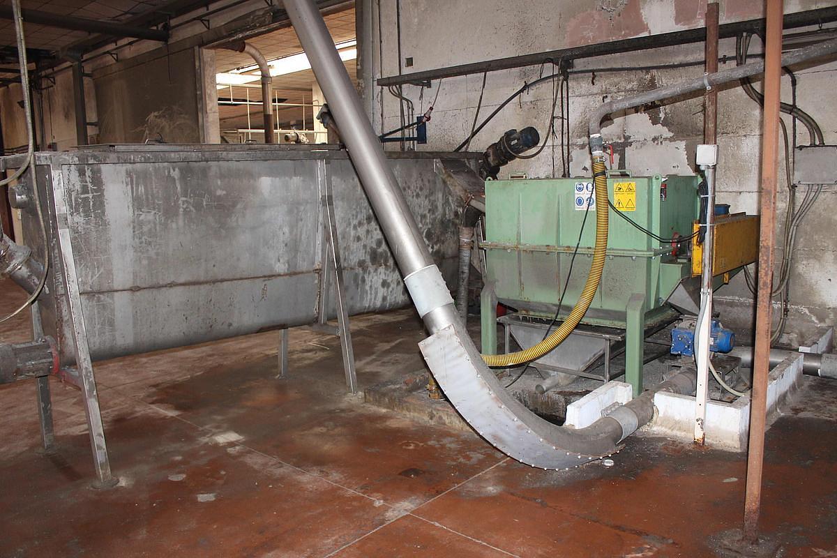 Used 2009 ITALIAN single screw washer for plastics