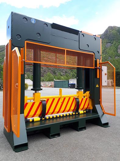 GUILLOTINE REEL SPLITTER 2.500x1.250 mm. 9 kw 35 T